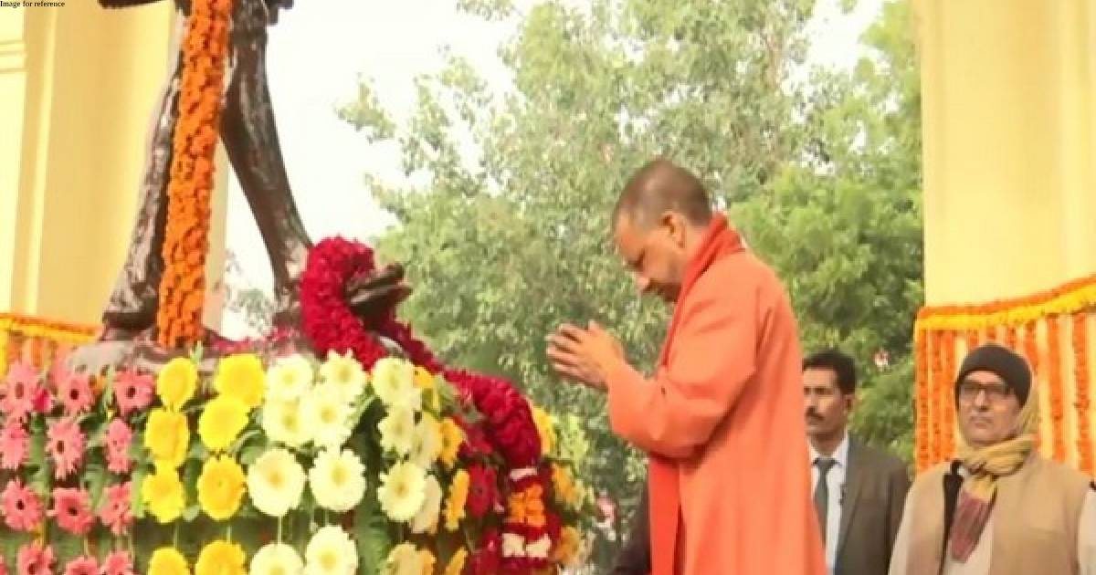 Yogi Adityanath pays tribute to Mahatma Gandhi on his death anniversary